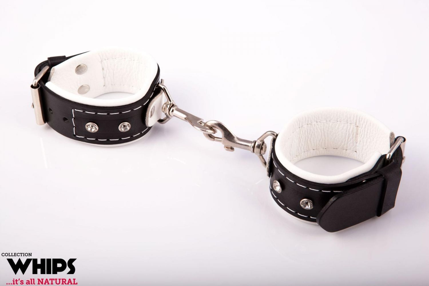 Naiste käerauad, karabiinidega, valged