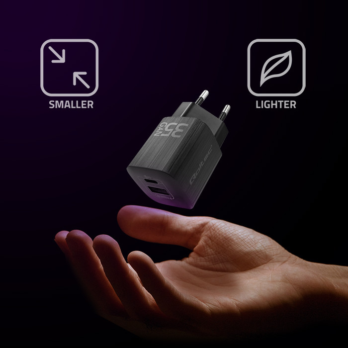 Qoltec  GaN ULTRA 35W charger| 5-20V | 2.25-3A | 1 x USB type C PD | 1x USB QC 3.0 | Black