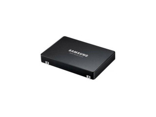 SSD|SAMSUNG|SSD series PM1743|7.68TB|PCIe Gen5|NVMe|NAND flash technology TLC|Write speed 6000 MBytes/sec|Read speed 7500 MBytes/sec|Form Factor 2,5|MTBF 25000000 hours|MZWLO7T6HBLA-00A07