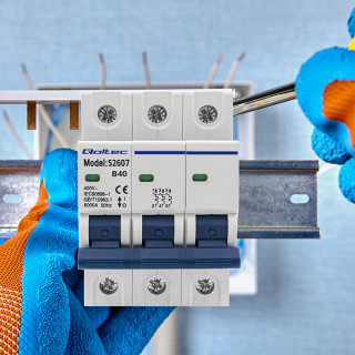 Qoltec Overcurrent Circuit Breaker B40| Fuse | AC | 40A | 3P