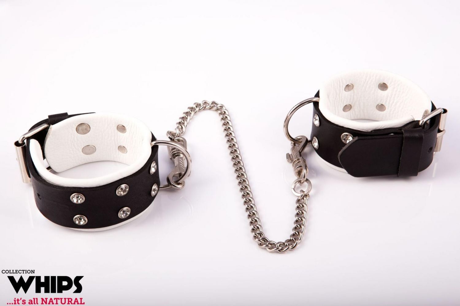 Naiste nahast jalaraudad, valge-must