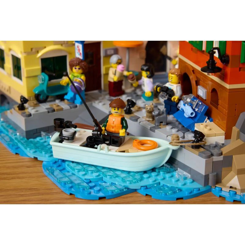 LEGO Ideas 21359 Italian Riviera