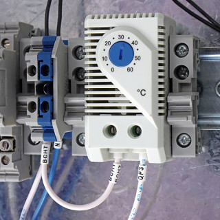 Qoltec Shut-off thermostat 10A | DIN 35