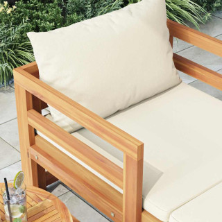 Шезлонг из акации с кремово-белыми подушками